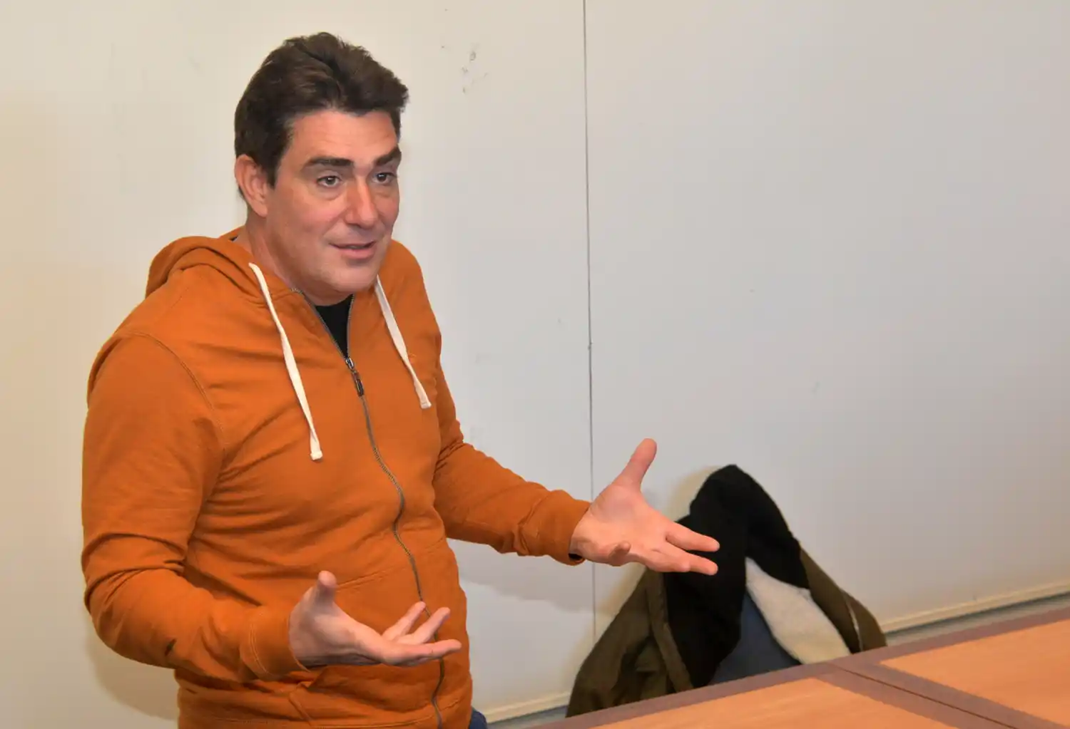 En Tandil, el exministro Iguacel criticó el rumbo político y anticipó que quiere ser gobernador