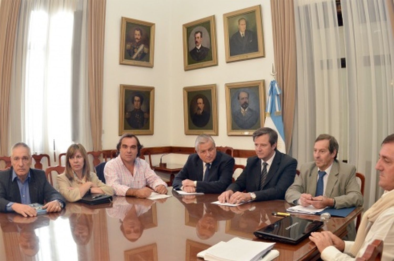 El gobierno mejoró la propuesta salarial a los docentes