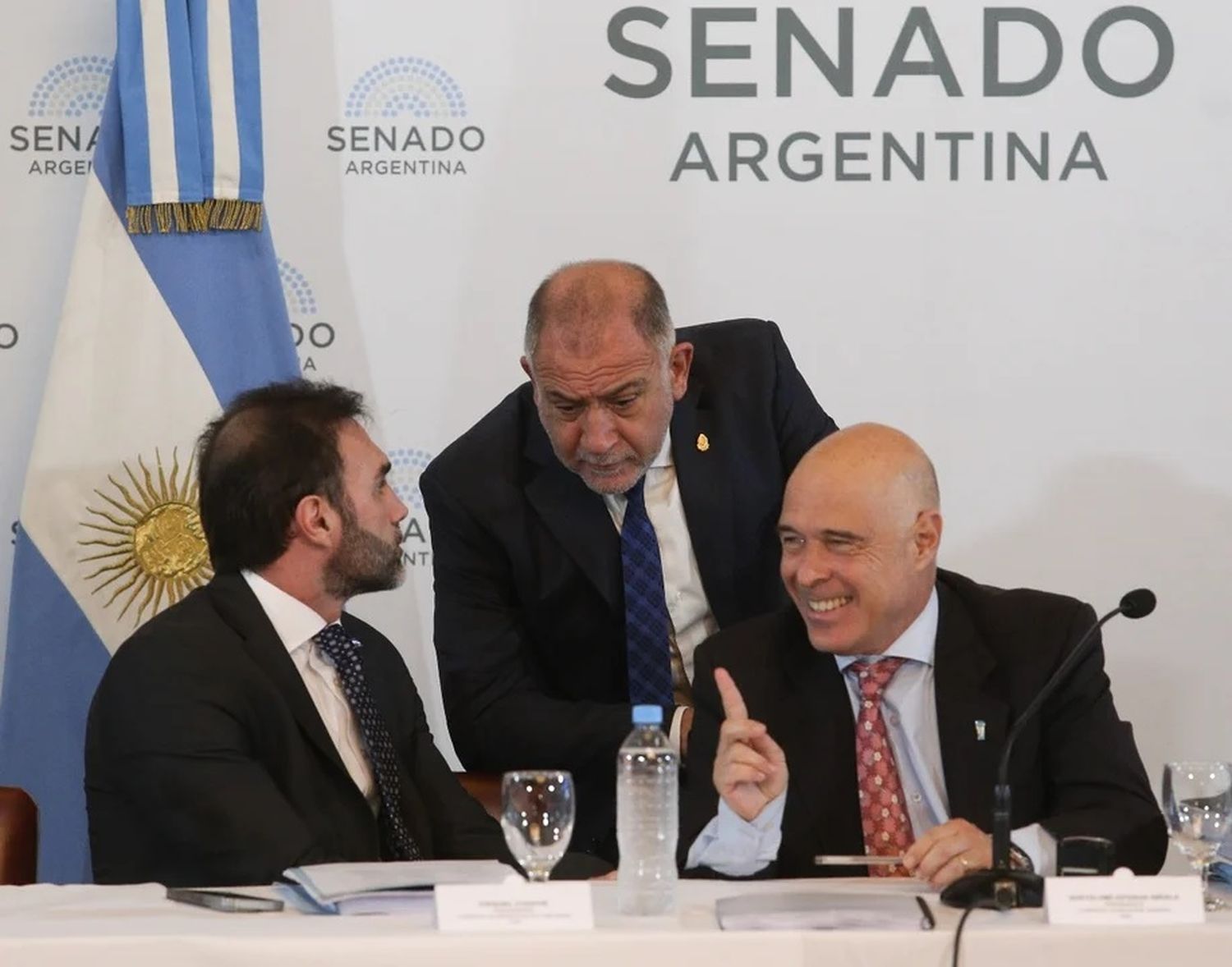 Oficialismo consiguió dictamen para la Ley Bases en el Senado