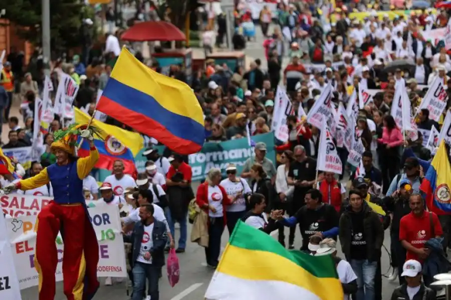Miles de colombianos respaldaron a Gustavo Petro en las calles