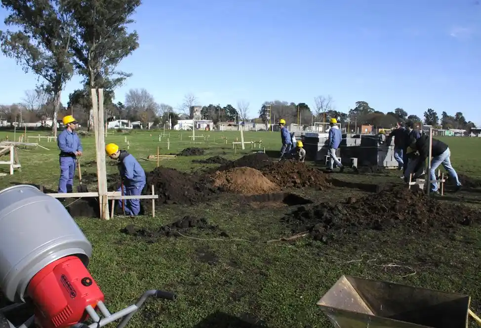 Comenzó construcción de los vestuarios en el predio de Santamarina