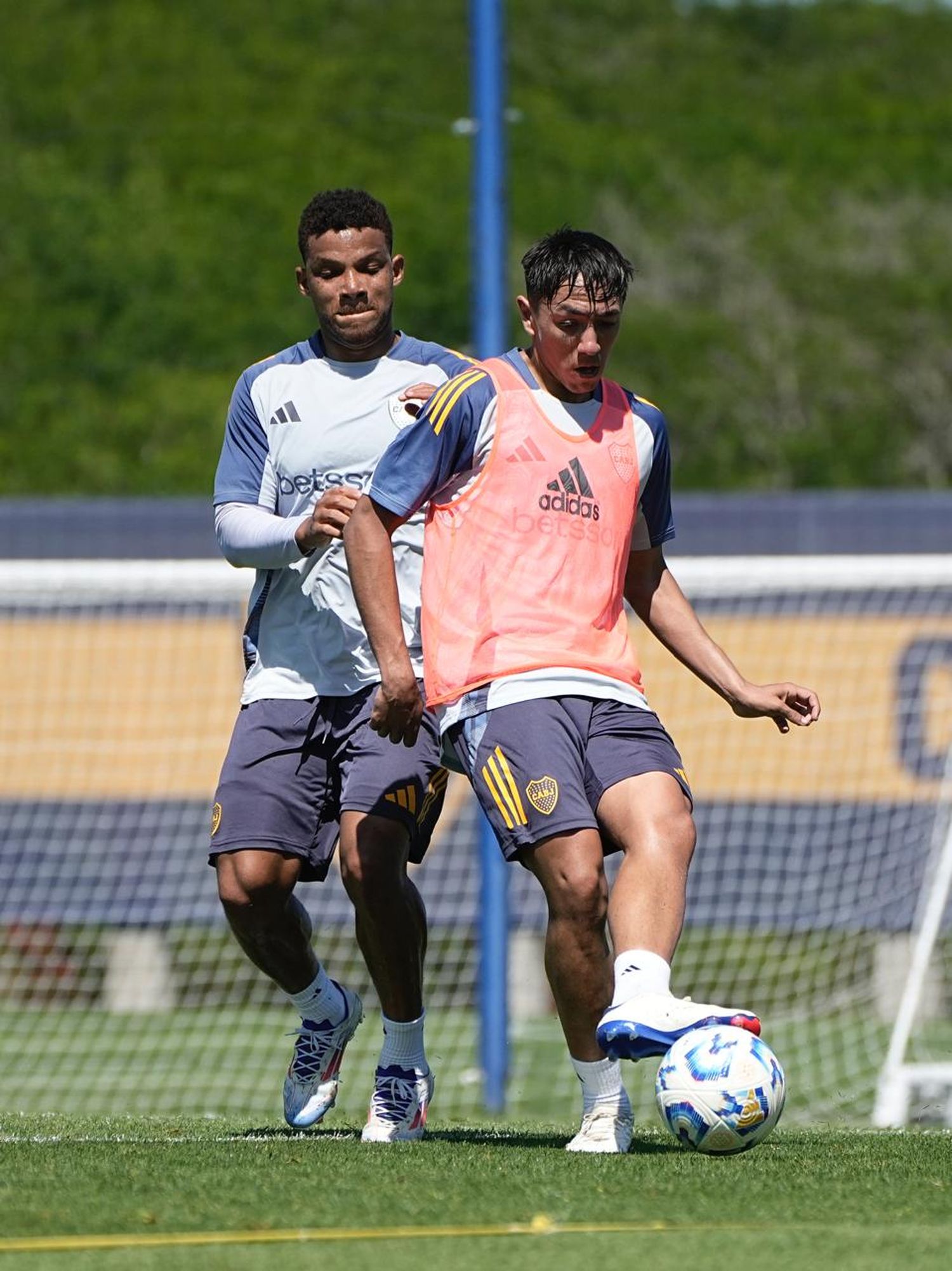 El tandilense Ruiz, en la práctica con el colombiano Fabra.