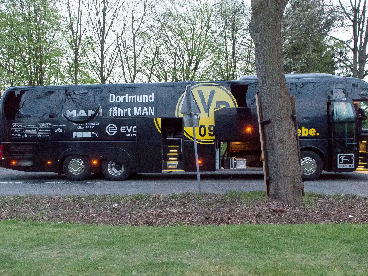 Atacaron con explosivos al  colectivo del equipo de fútbol  Borussia Dortmund en Alemania