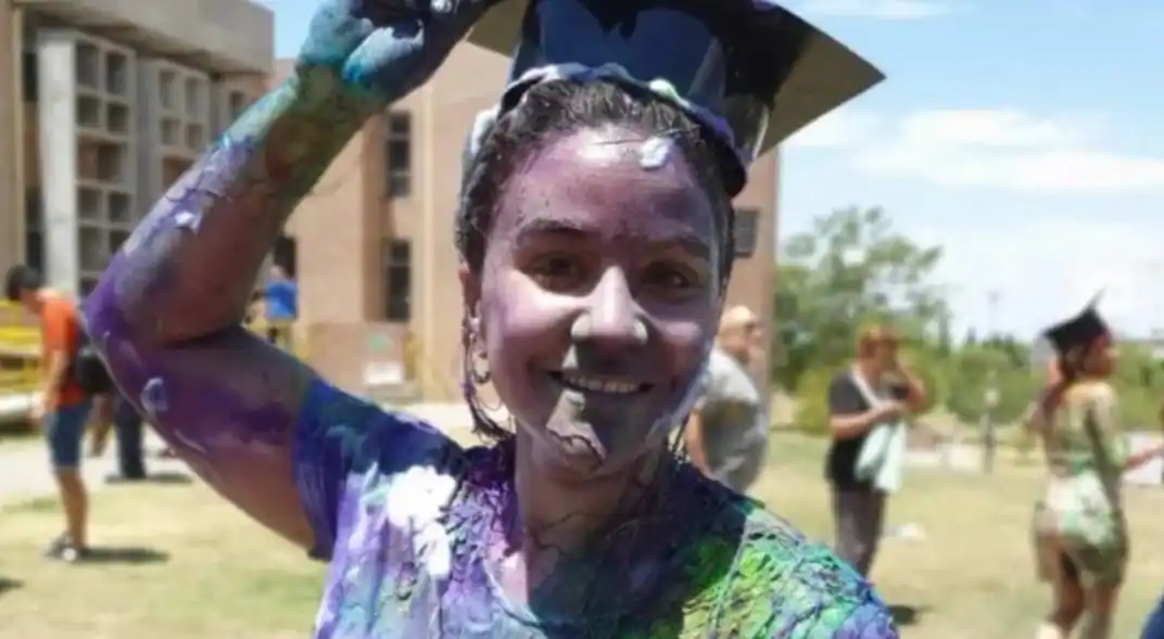 Una egresada universitaria juró por «la Matria» en lugar de la Patria