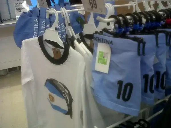 Las “ofertas mundiales” se repiten en supermercados de la ciudad