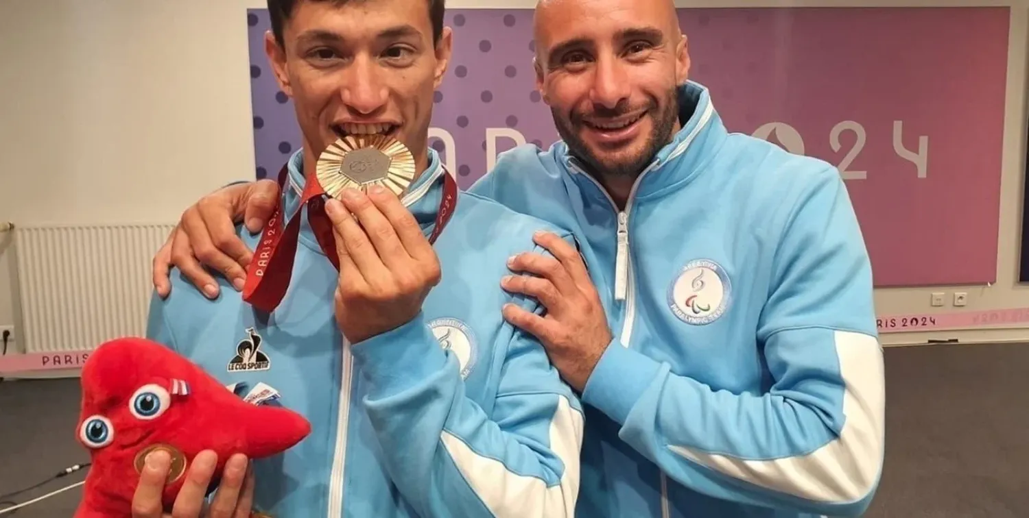 Fernando Vázquez junto a su asistente Bruno Zanacchi.