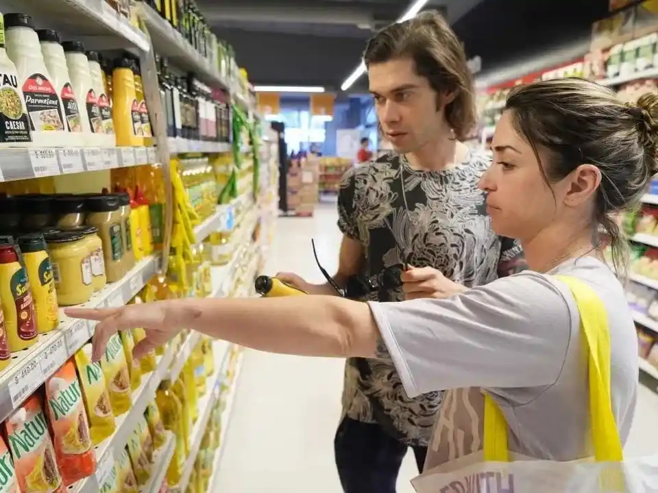 El consumo acentuó su caída en mayo y afectó a los supermercados