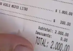 La influencer mostró el ticket y "la mataron" en X.