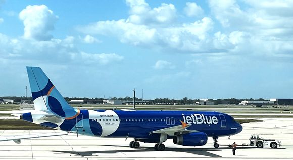 Podría ser peor: JetBlue pierde 208 millones de dólares en el Primer Trimestre de 2025, pero hay señales de mejora