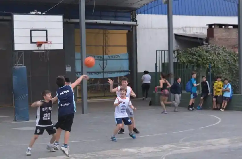 Clubes de barrio denuncian que Nación les adeuda un año de subsidios en agua, gas y luz