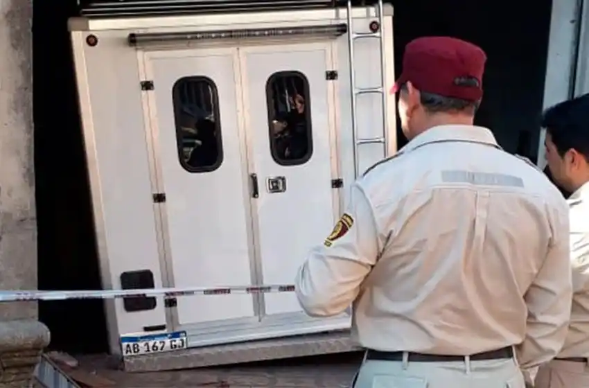 Cayó de dos metros después de un derrumbe y se salvó de milagro