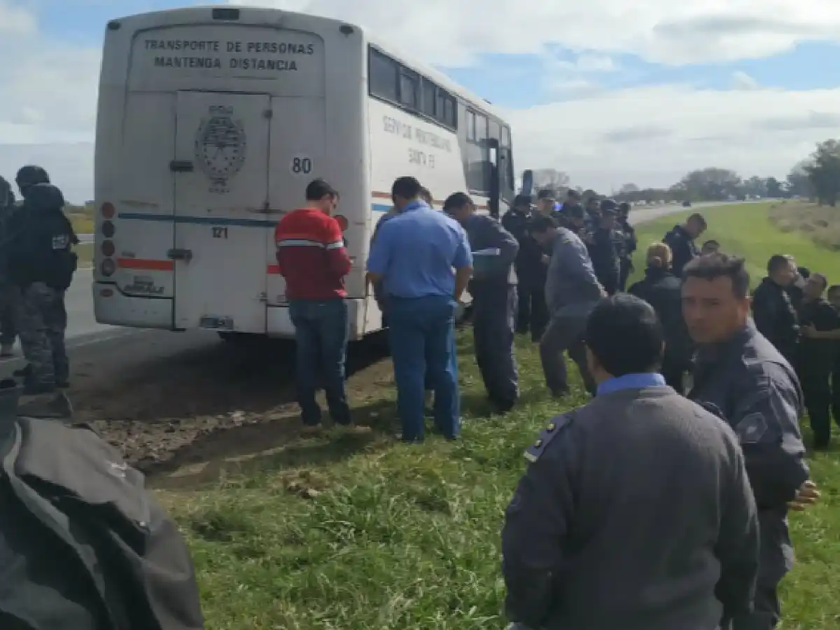 Investigan a los agentes a cargo del traslado de los presos