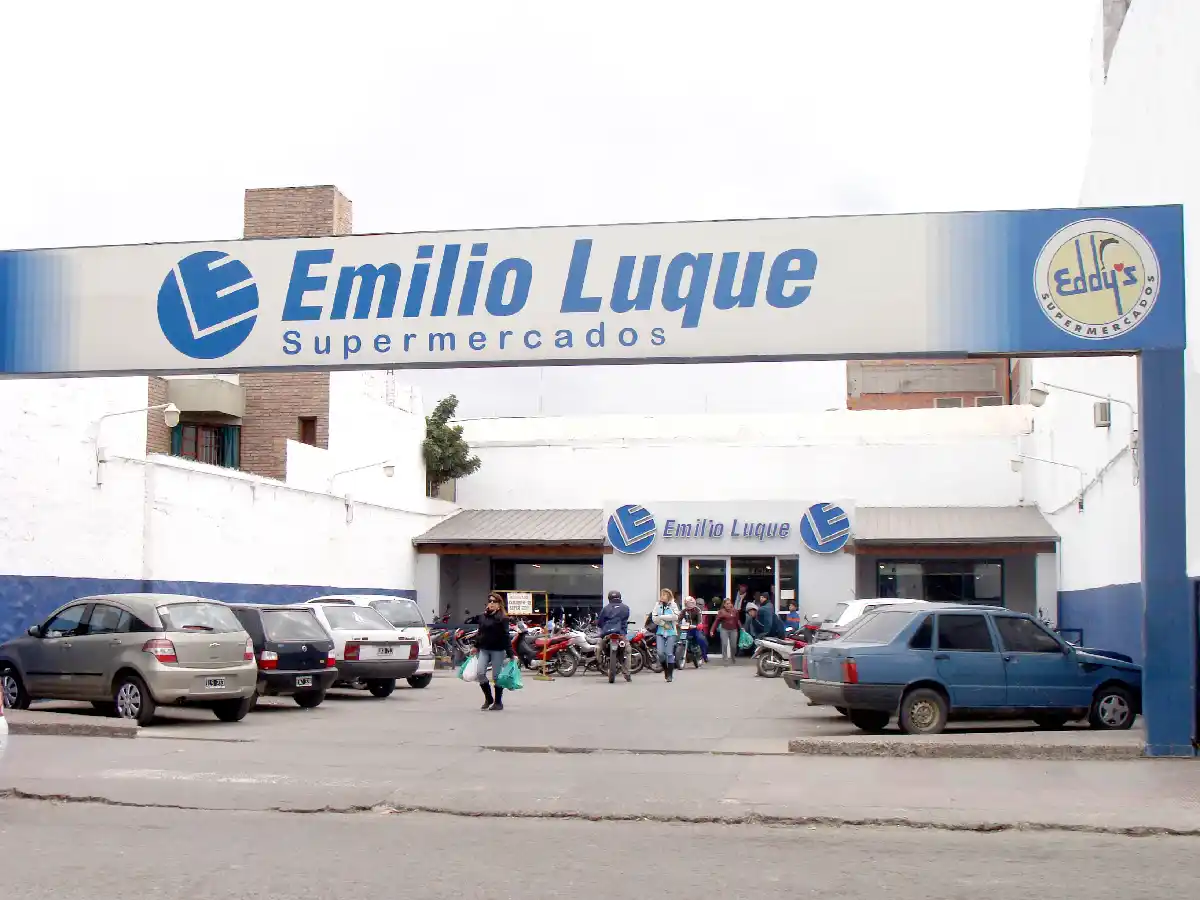 Por la caída de ventas quebró la cadena de supermercados Emilio Luque y 1.200 empleados están en vilo