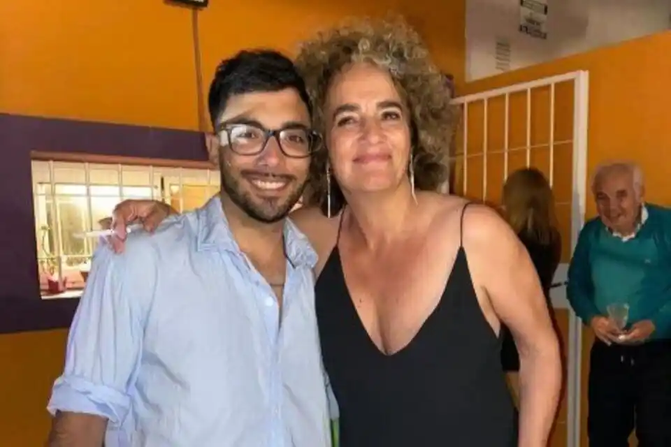 La concejala Valeria Rodríguez junto a su hijo Iván Safar.