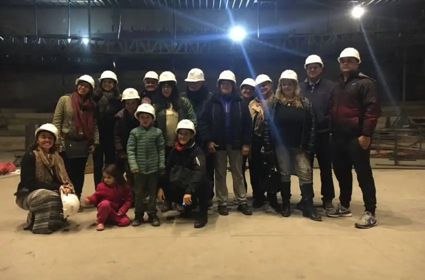 Artistas de la ciudad recorrieron las obras del Teatro Tronador