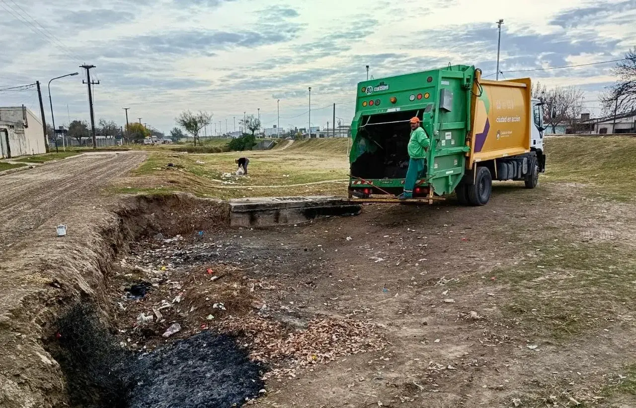 Operativo de saneamiento y limpieza en el sector norte de la ciudad