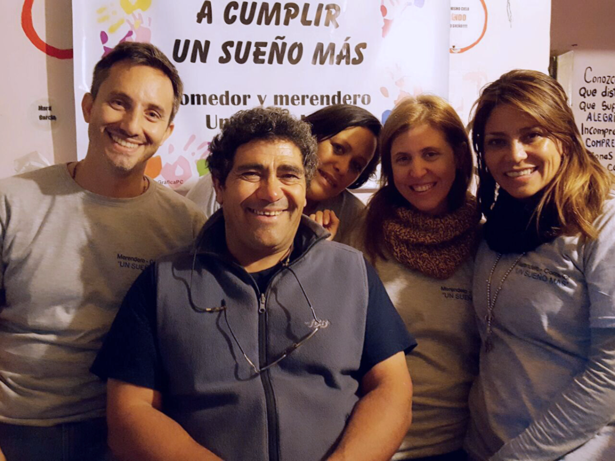 Un cardiólogo armó una red de médicos solidarios que ofrece atención gratuita en tres parroquias porteñas