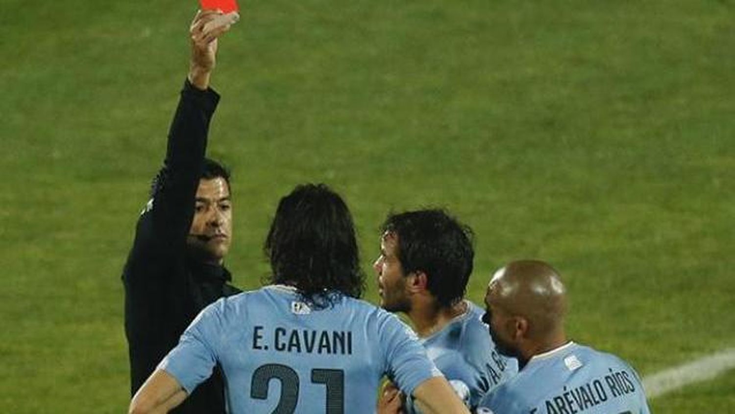 El brasilero que no echó a Jara en Chile-Uruguay dirigirá a la Selección Argentina