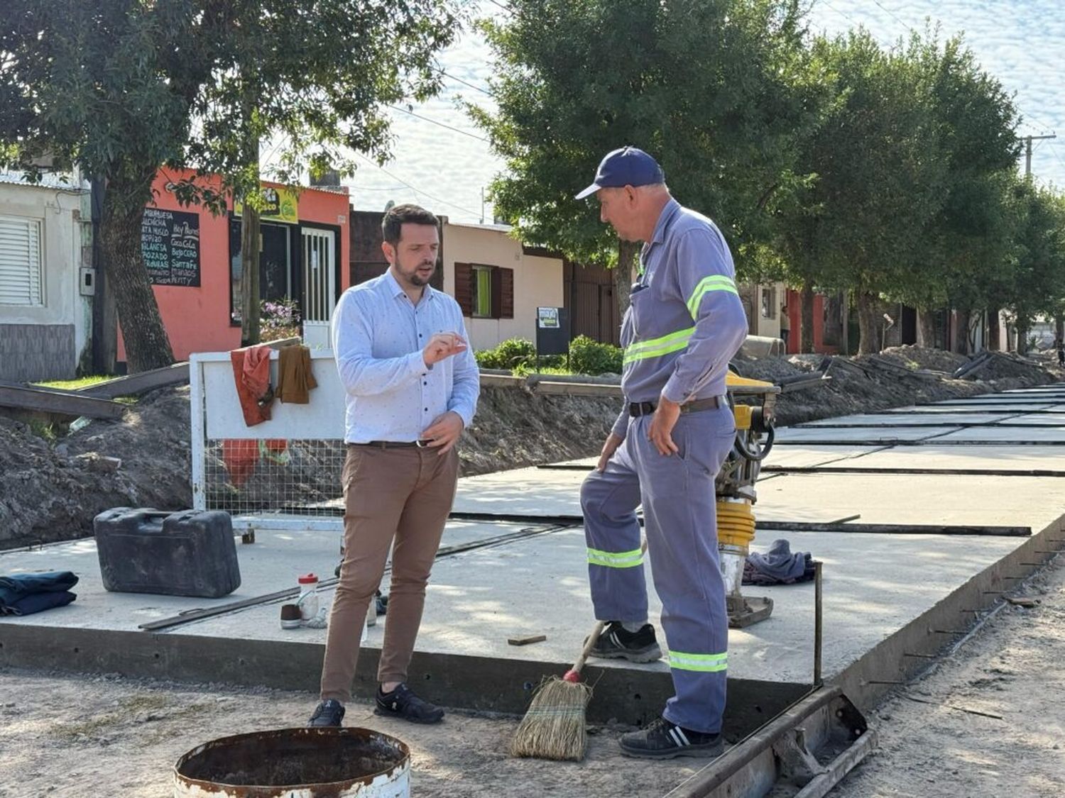 Avellaneda avanza con obras de pavimento en Calle 121