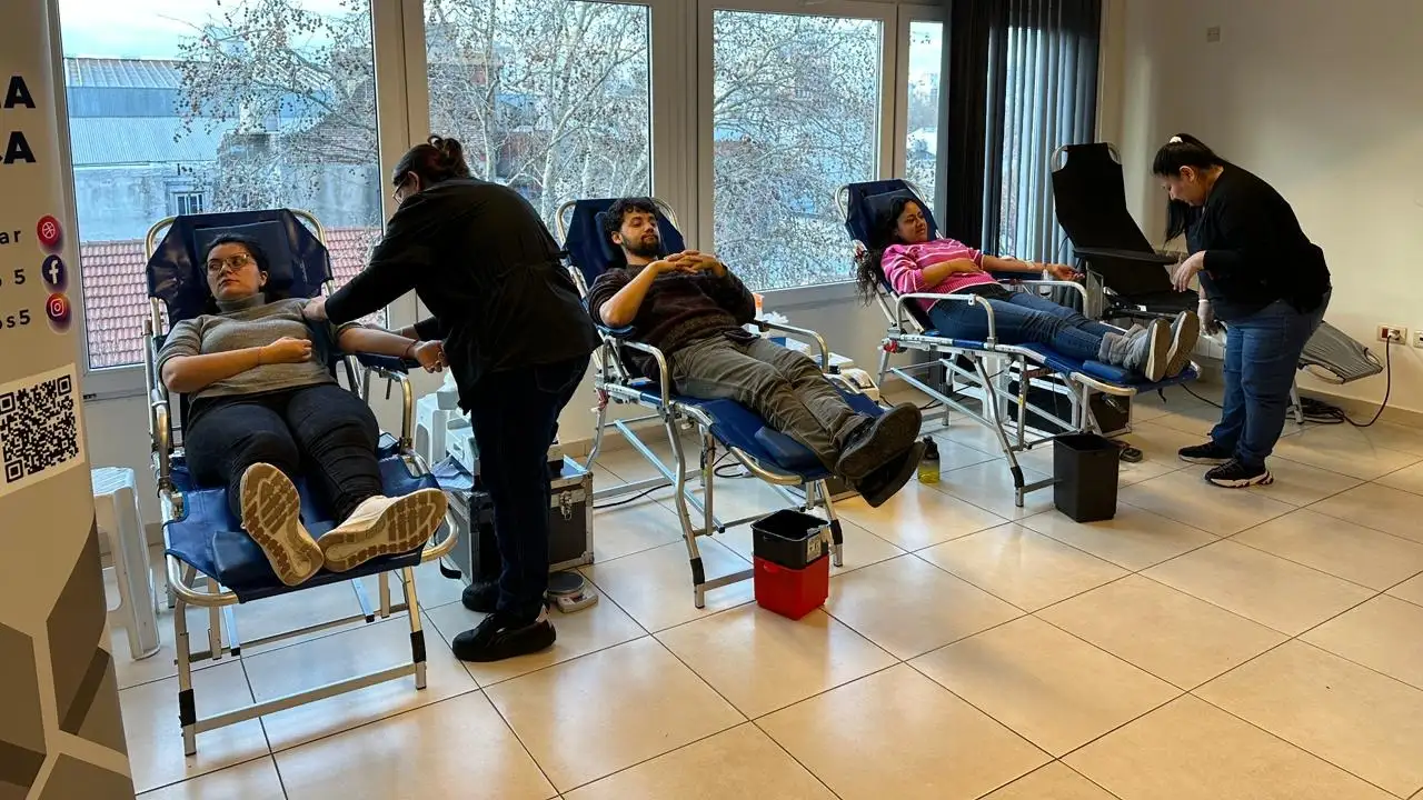 La jornada se va a desarrollar entre las 8 y las 12 en la sede ubicada en Dorrego 1371, y contó con la participación de decenas de donantes voluntarios.