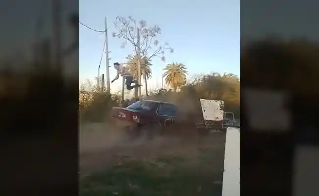 En Tapiales, compraban vehículos usados para destruirlos y colgar los videos en redes sociales