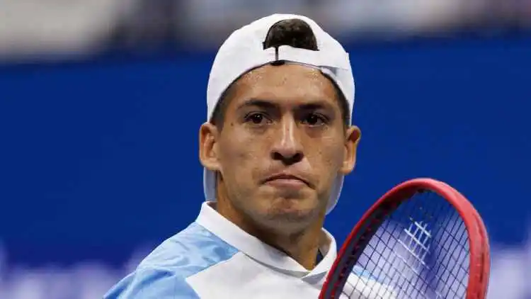 Báez avanza a paso firme en Shanghai