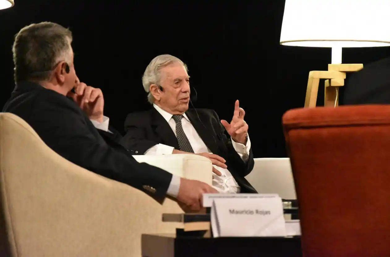 Vargas Llosa volvió a Rosario y celebró los 30 años de la Fundación Libertad