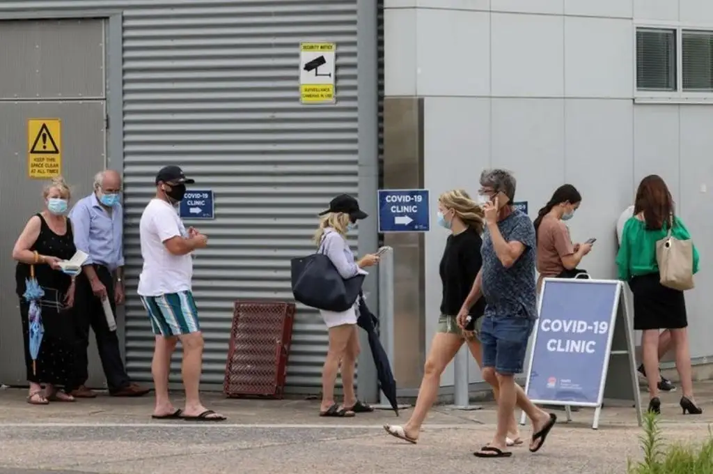 Australia; marchas anticuarentena dejan centenares de detenidos
