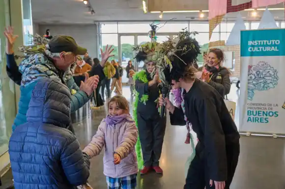El Museo MAR celebró la llegada de su visitante 10.000 en las “Vacaciones divertidas”