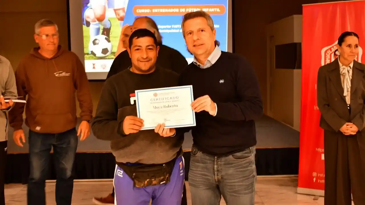 Finalizó el curso de entrenador infantil y se entregaron certificados