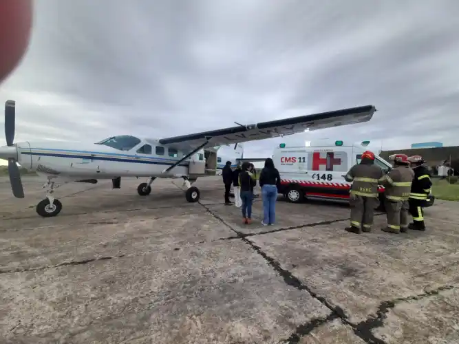 Equipo de salud se trasladó por tierra y por aire para salvarle la vida a un joven que chocó contra un caballo en Villa Gesell