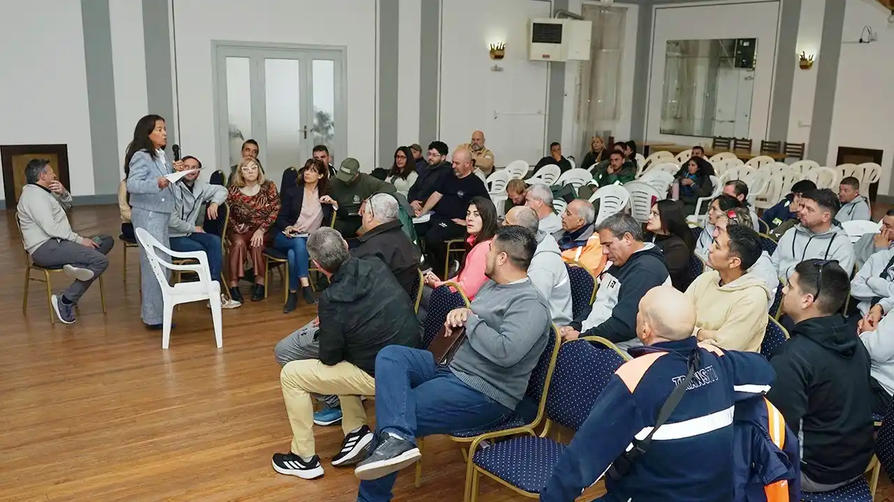 En el salón de actos. Capacitación para el personal