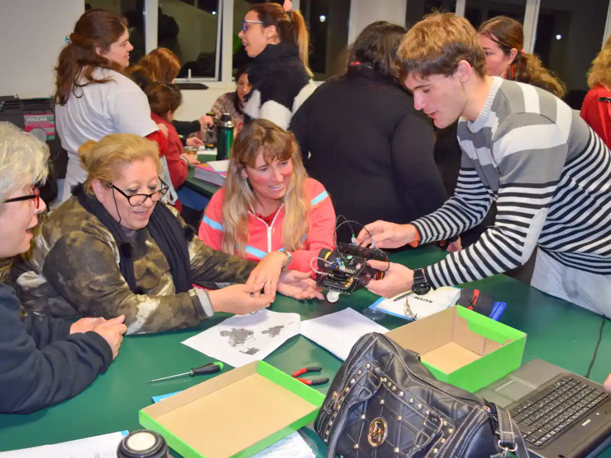 Inscriben en capacitación para docentes sobre Robótica Educativa