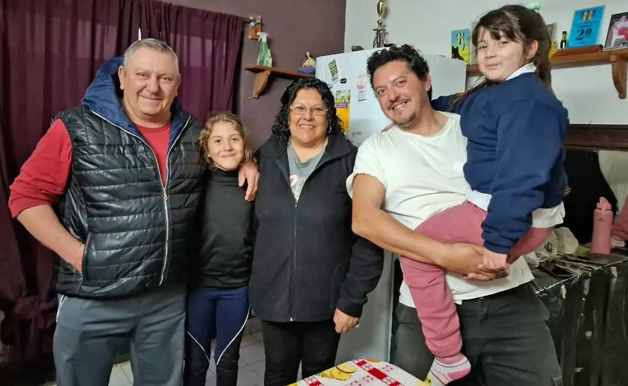 Luis Alberto Castillo con su familia-