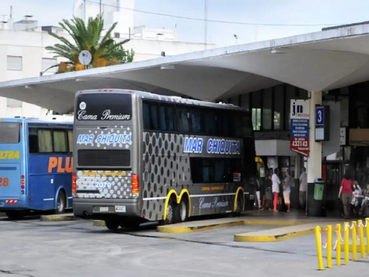 Hubo acuerdo, se levantó el paro de Aoita y habrá interurbanos este lunes