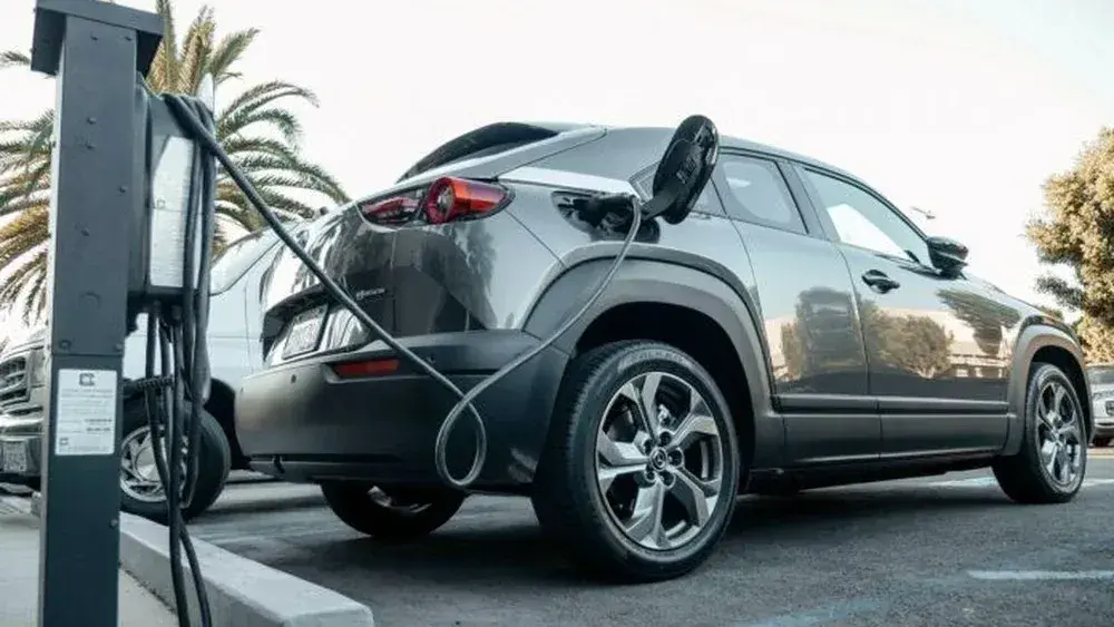Los autos eléctricos en la mira. (Kindel Media / pexels.com)