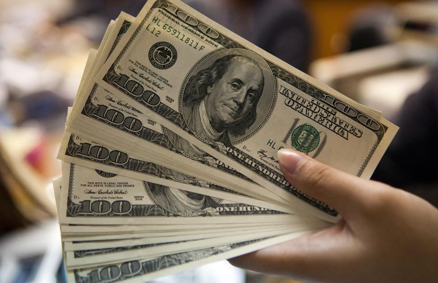 El dólar presiona la estrategia oficial para que no impacte en la inflación