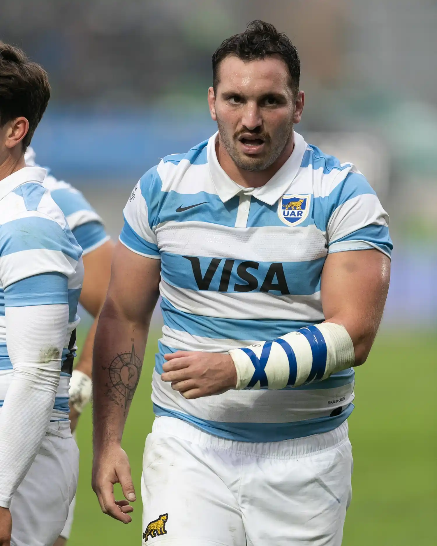 En Italia, Calles hizo su debut con la camiseta de Los Pumas.