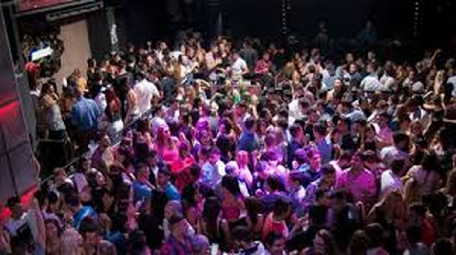 Video:una joven fue a bailar con amigos a un boliche y terminó viviendo una situación humillante