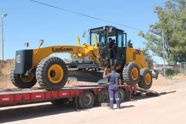 La Municipalidad recibió nueva maquinaria para mantenimiento vial