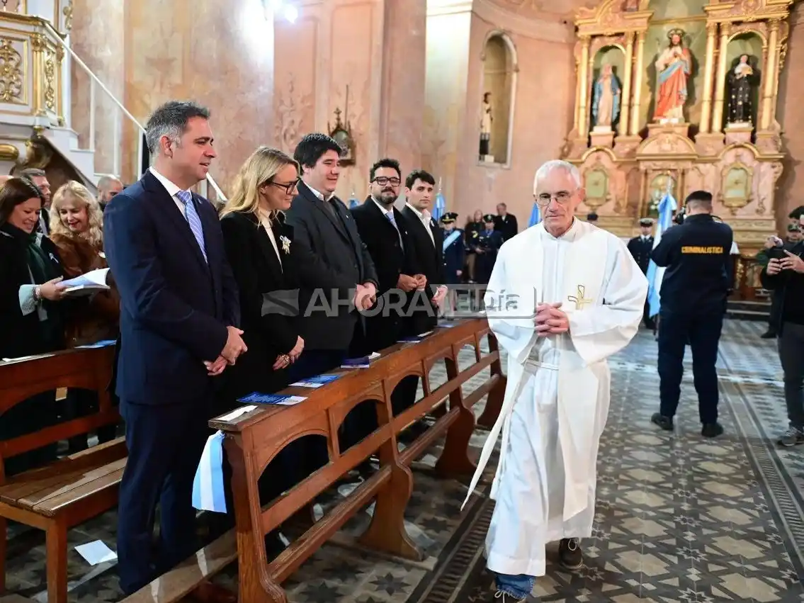 Davico y autoridades municipales durante el Tedeum (crédito: MR Fotografía).