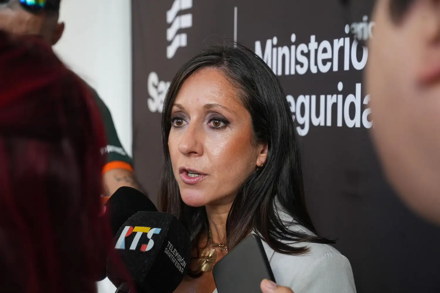 Amenazas a escuelas: Provincia ya envió 39 notificaciones para cubrir los costos de los operativos por 200 millones de pesos