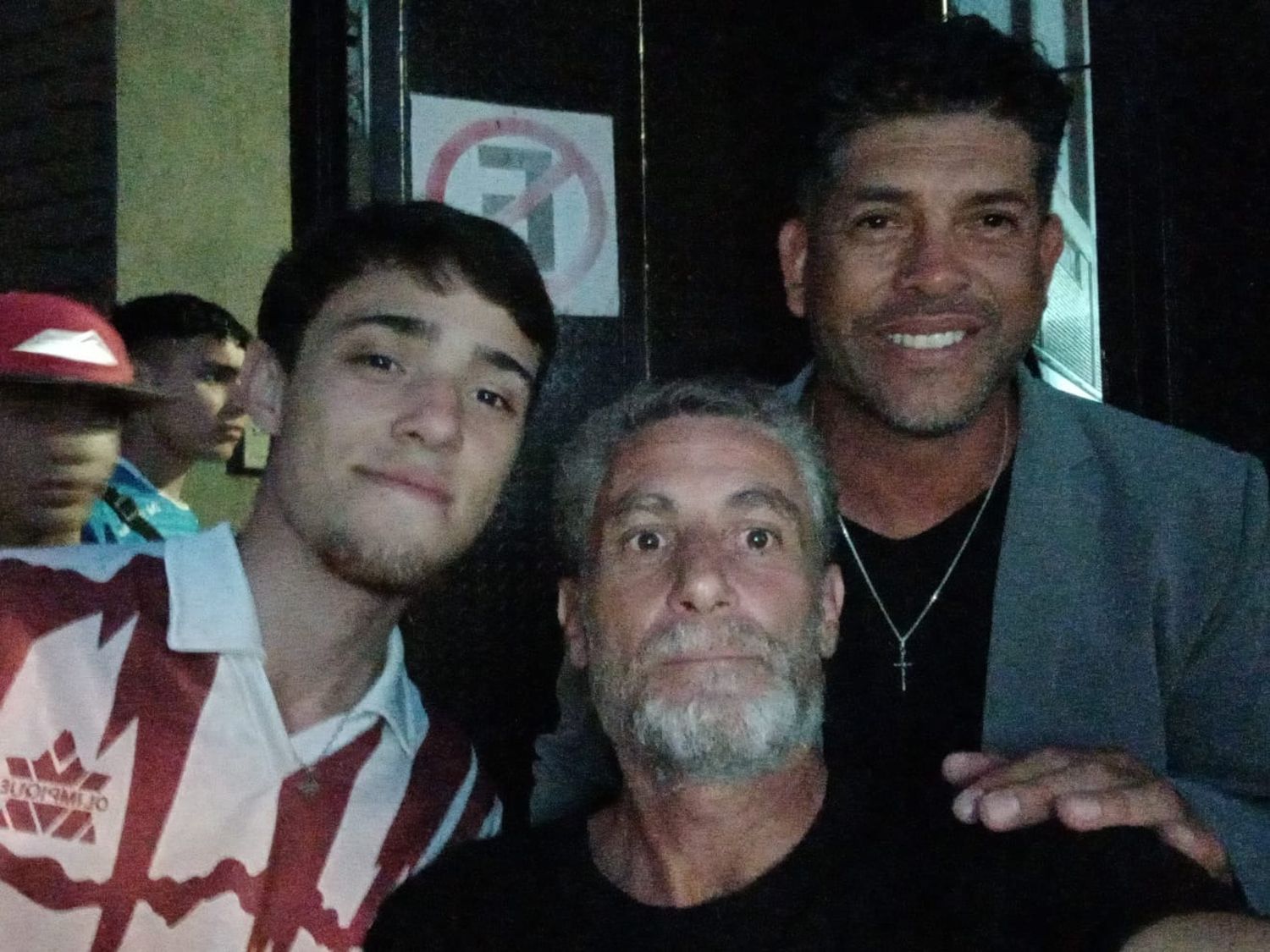 Luciano González, junto a su hijo Valentino y al entrenador Sergio Gómez