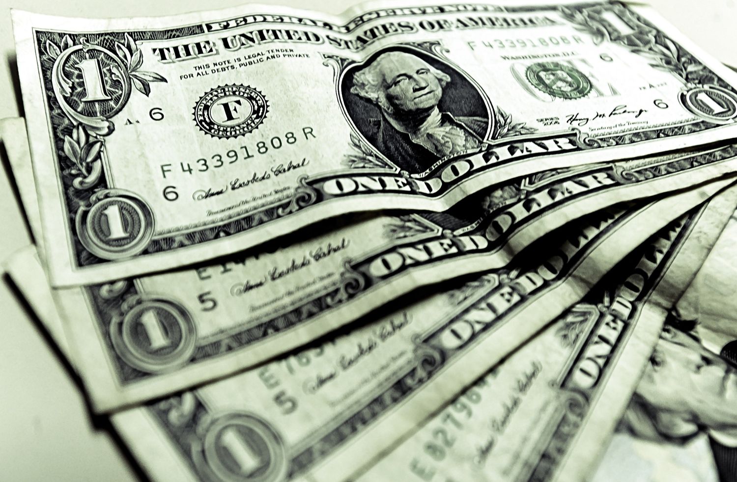 Cotización del dólar: Bajaron el oficial y el blue