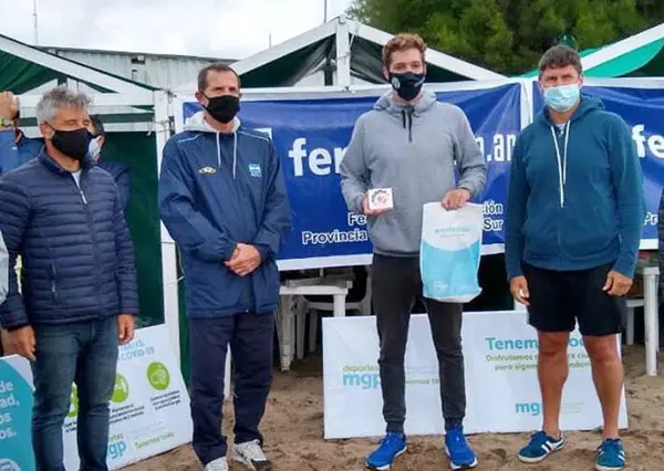 Ivo Cassini, ganador en la escollera de Mar del Plata
