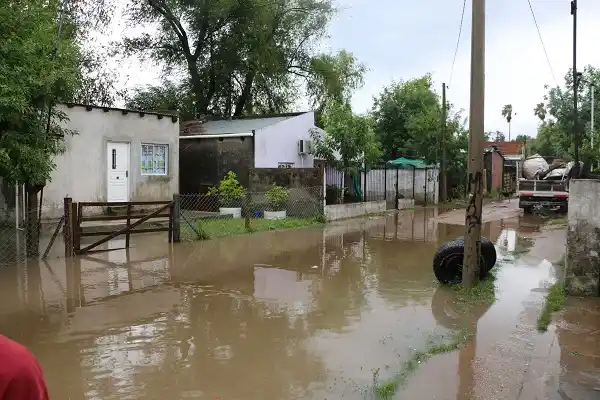 Vecinos del barrio La Cantera sufrieron un nuevo anegamiento en sus casas