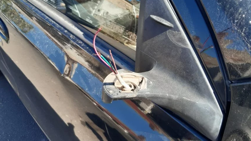 Destrozaron el auto de periodista bahiense: Rotura de espejos, parabrisas y abolladuras
