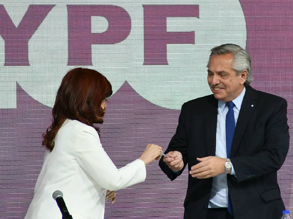 Cristina Kirchner a Fernández: "Te pido que uses la lapicera con los que tienen que darle cosas al país"