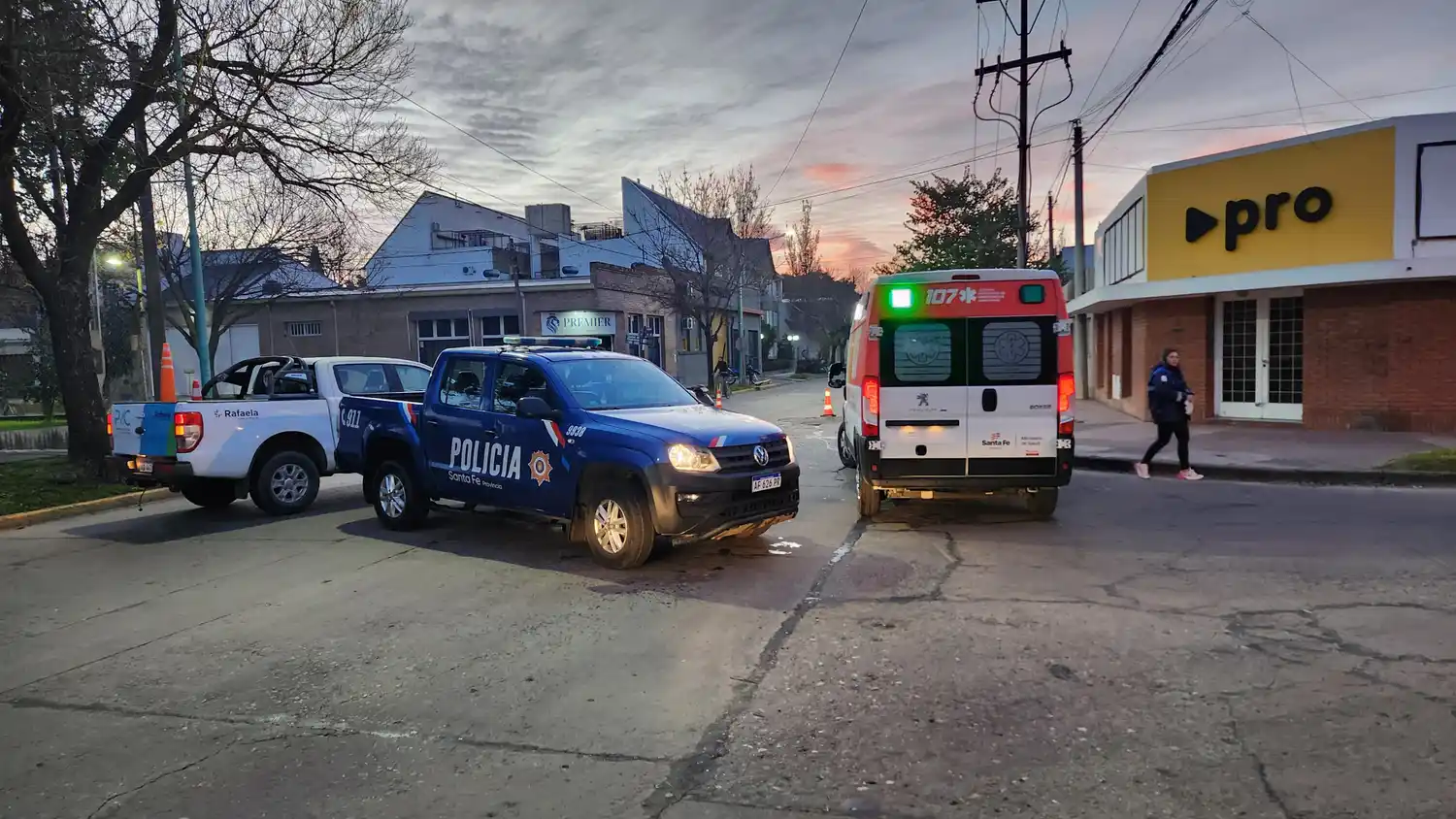 Accidente choque Av Brasil y Guemes, fotos radio rafaela - 5