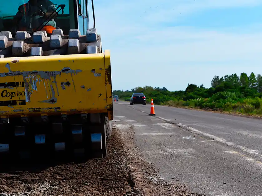 Davico y Frigerio recorrieron el avance de la obra en la ruta Nº20: "Está pronta a finalizar"